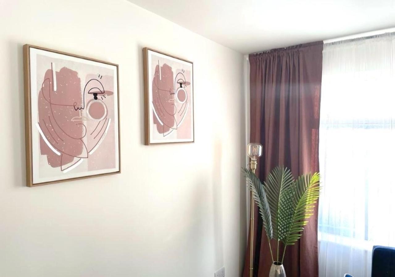 2 Bedroom Serviced Apartment # Londýn Exteriér fotografie